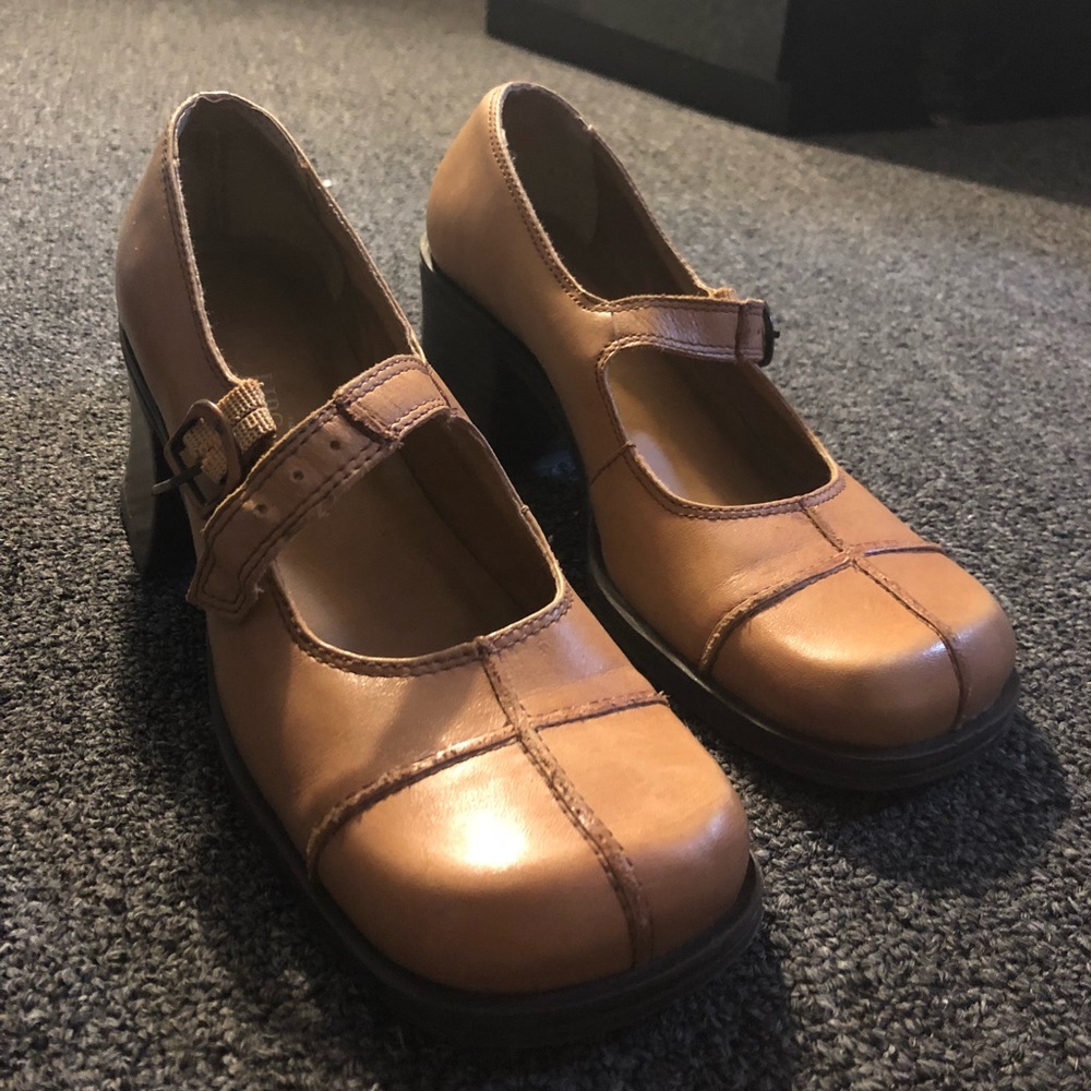 Tan heels